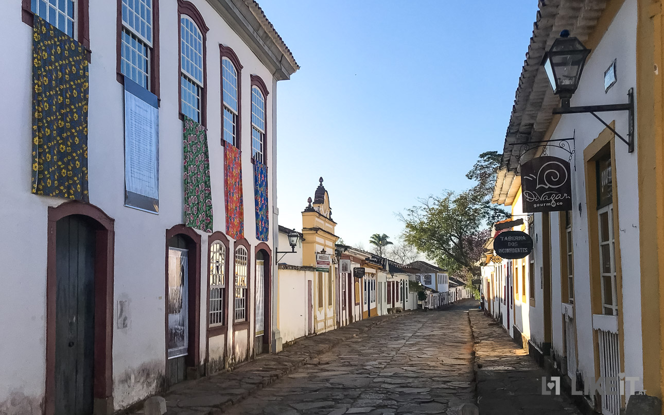 Straße in Tiradentes, Minas Gerais, Brasilien